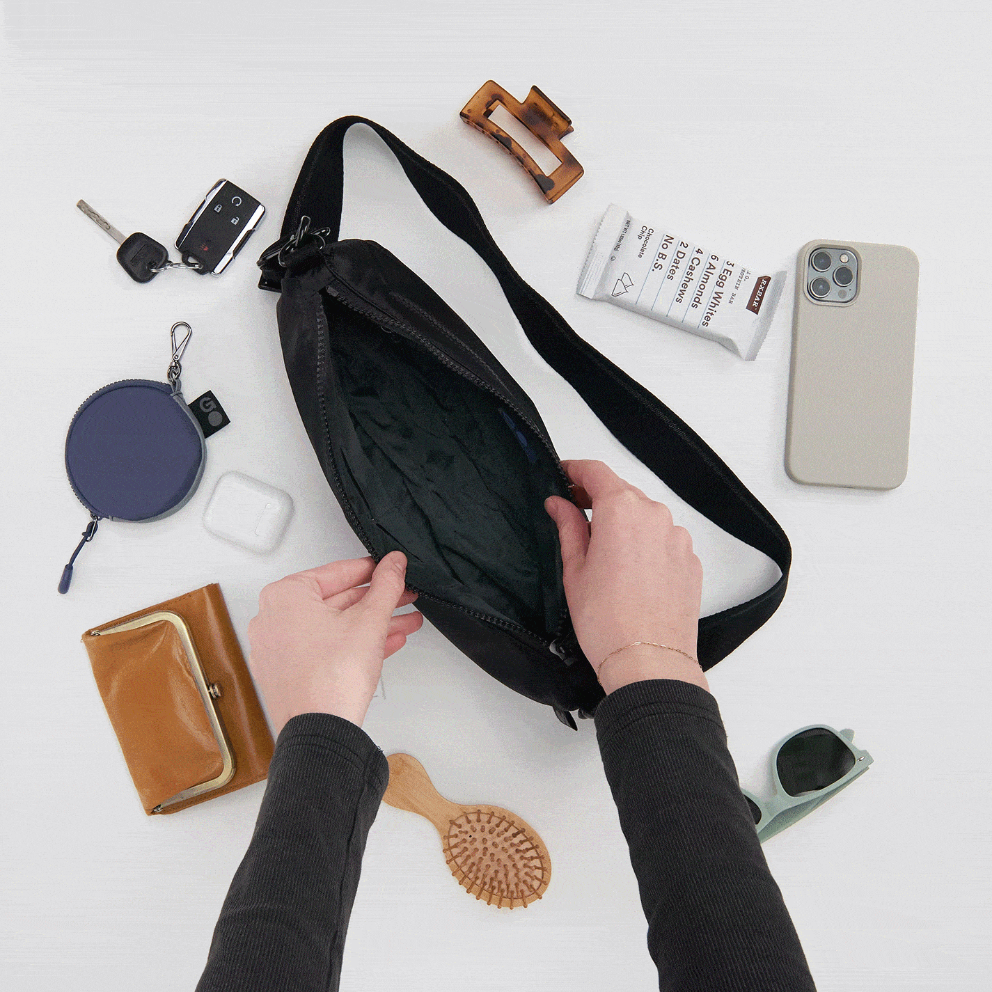 EVERY WEAR Crossbody in CaRefiber recycled nylon - Ocean - Image 3