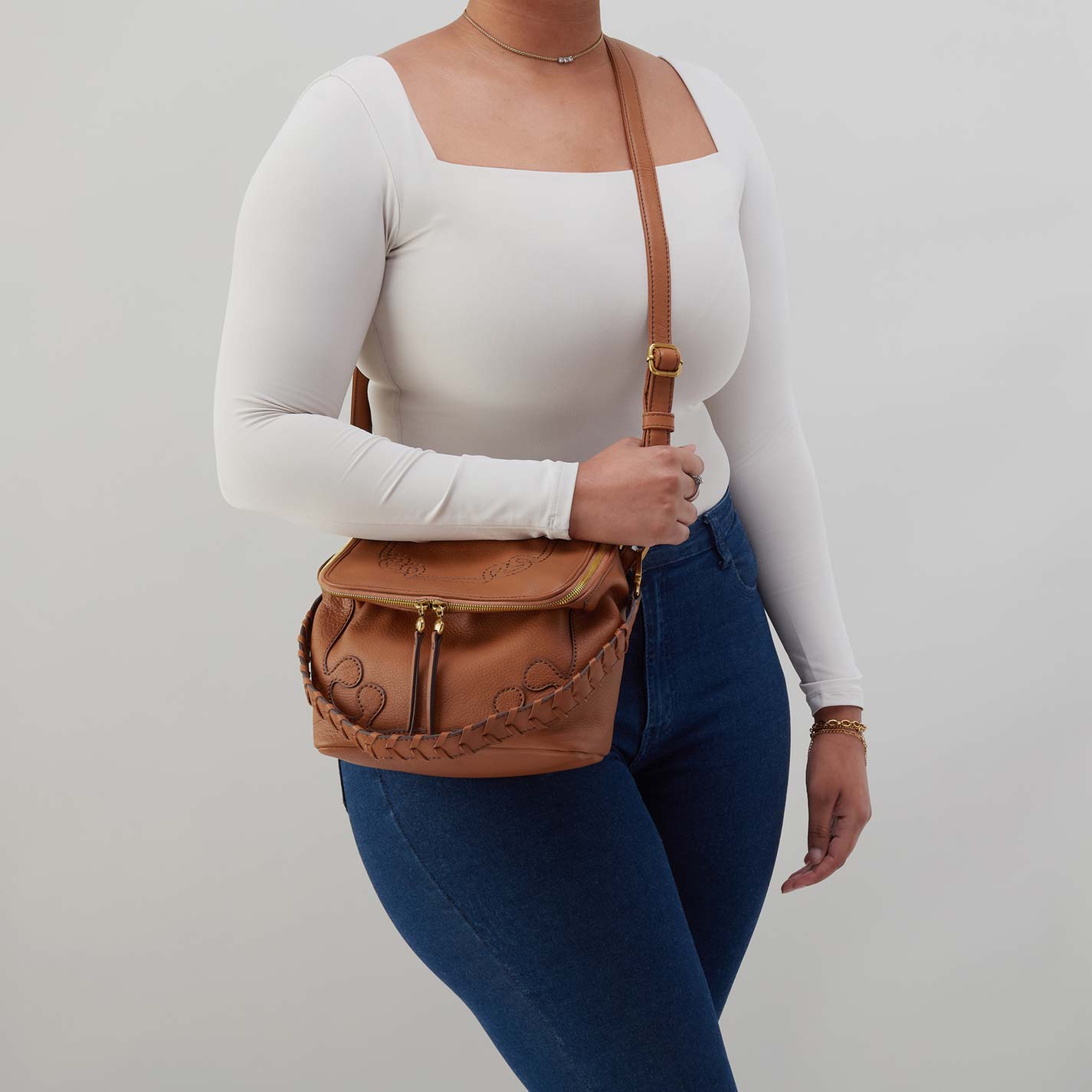 Fernwell Medium Crossbody in Pebbled Leather - Warm Honey - Image 3
