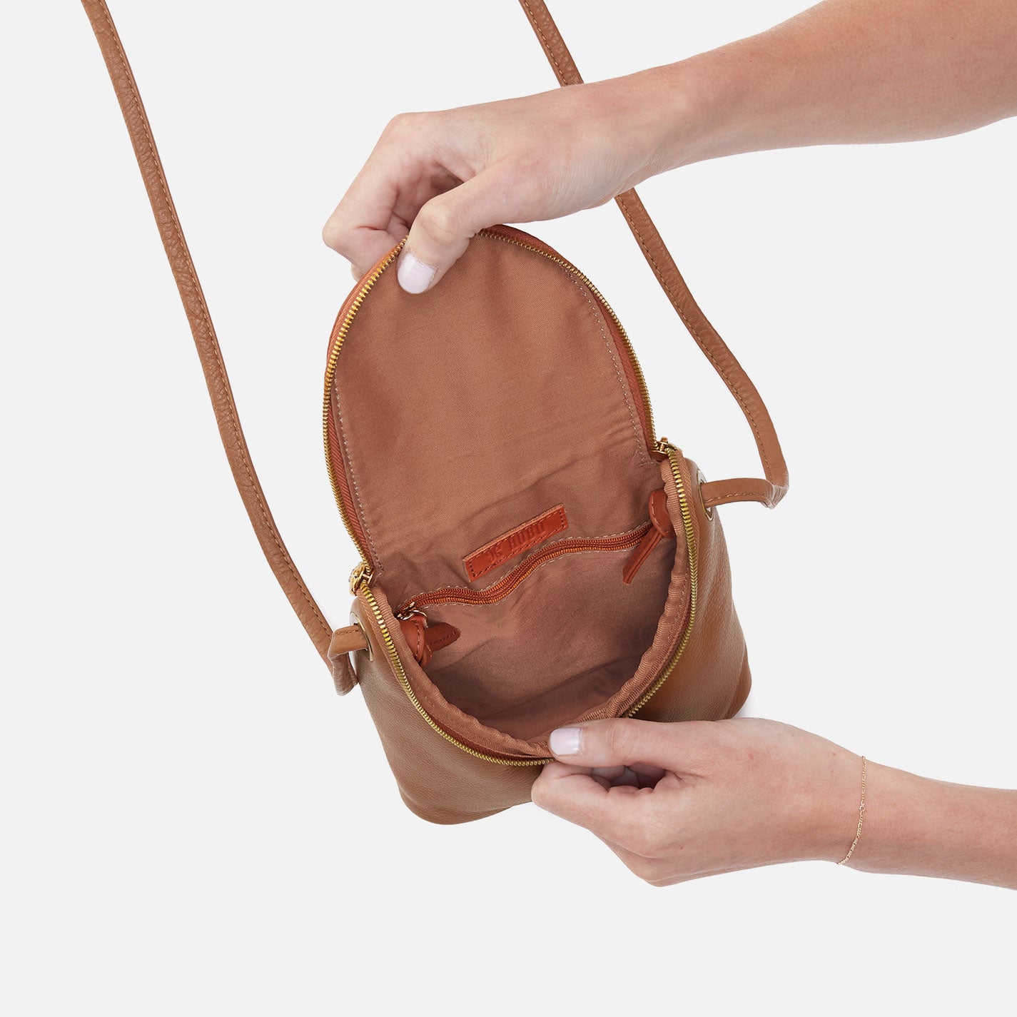 Fern Crossbody in Pebbled Leather - Warm Honey - Image 3