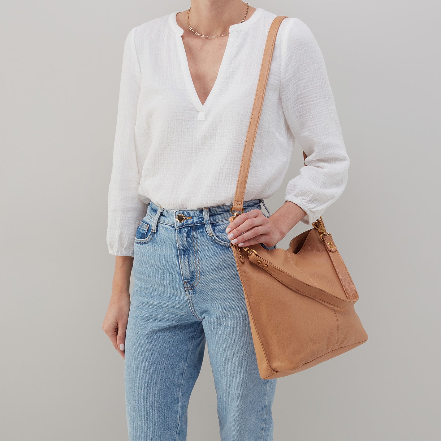 Pier Shoulder Bag In Pebbled Leather - Sandstorm - Image 7
