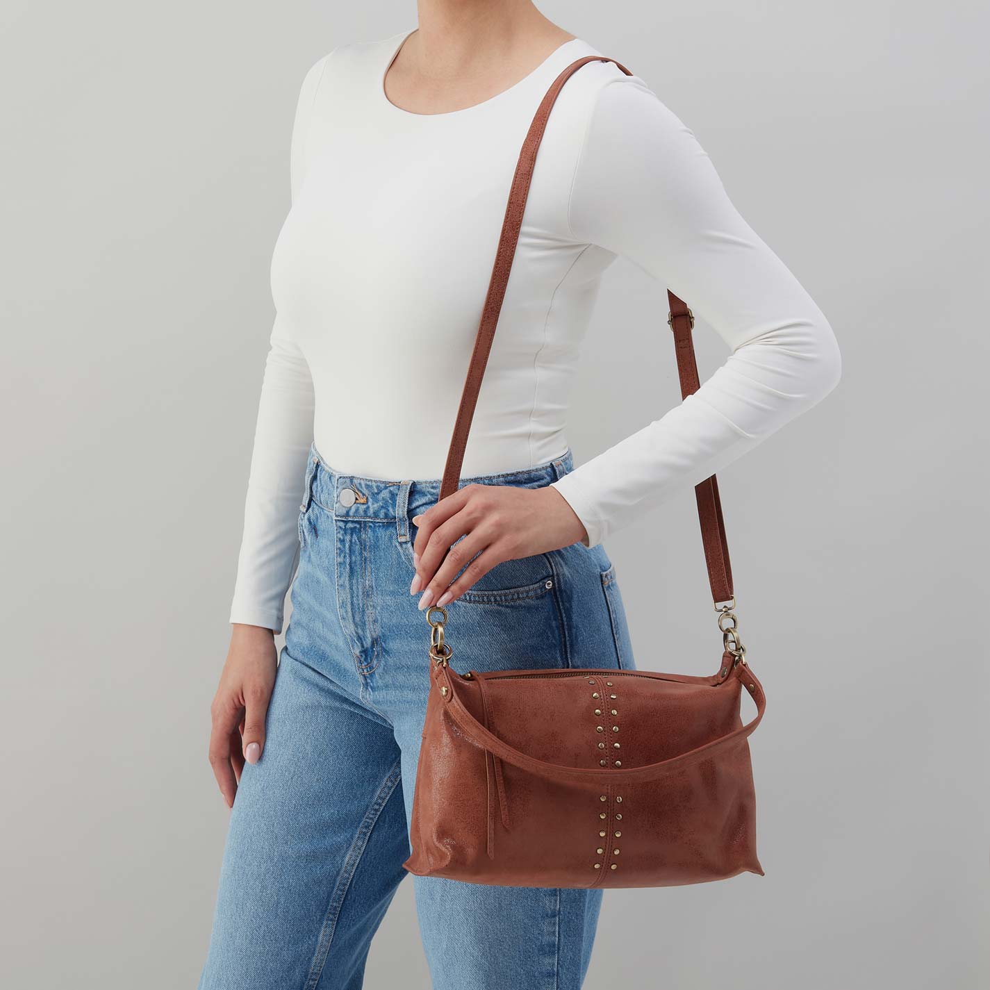 Avon Shoulder Bag in Buffed Leather - Burnished Saddle - Image 3